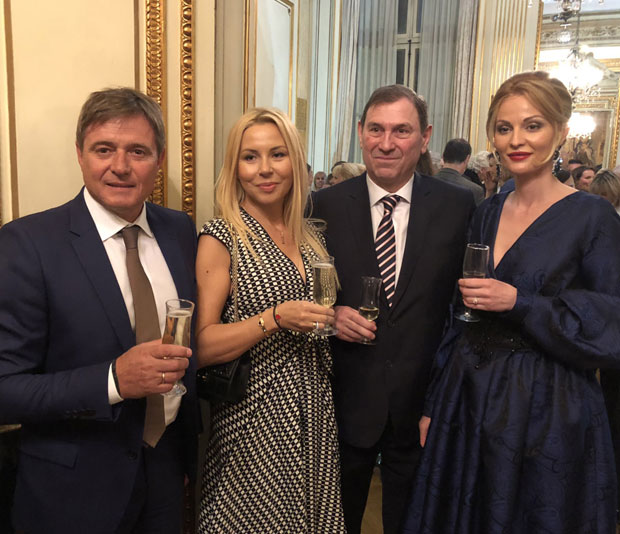 Пријатељи Србије код Ајфелове куле